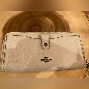 Coach‎ Colorblock Multifunction Wallet, Chalk/mint Green Retail $275